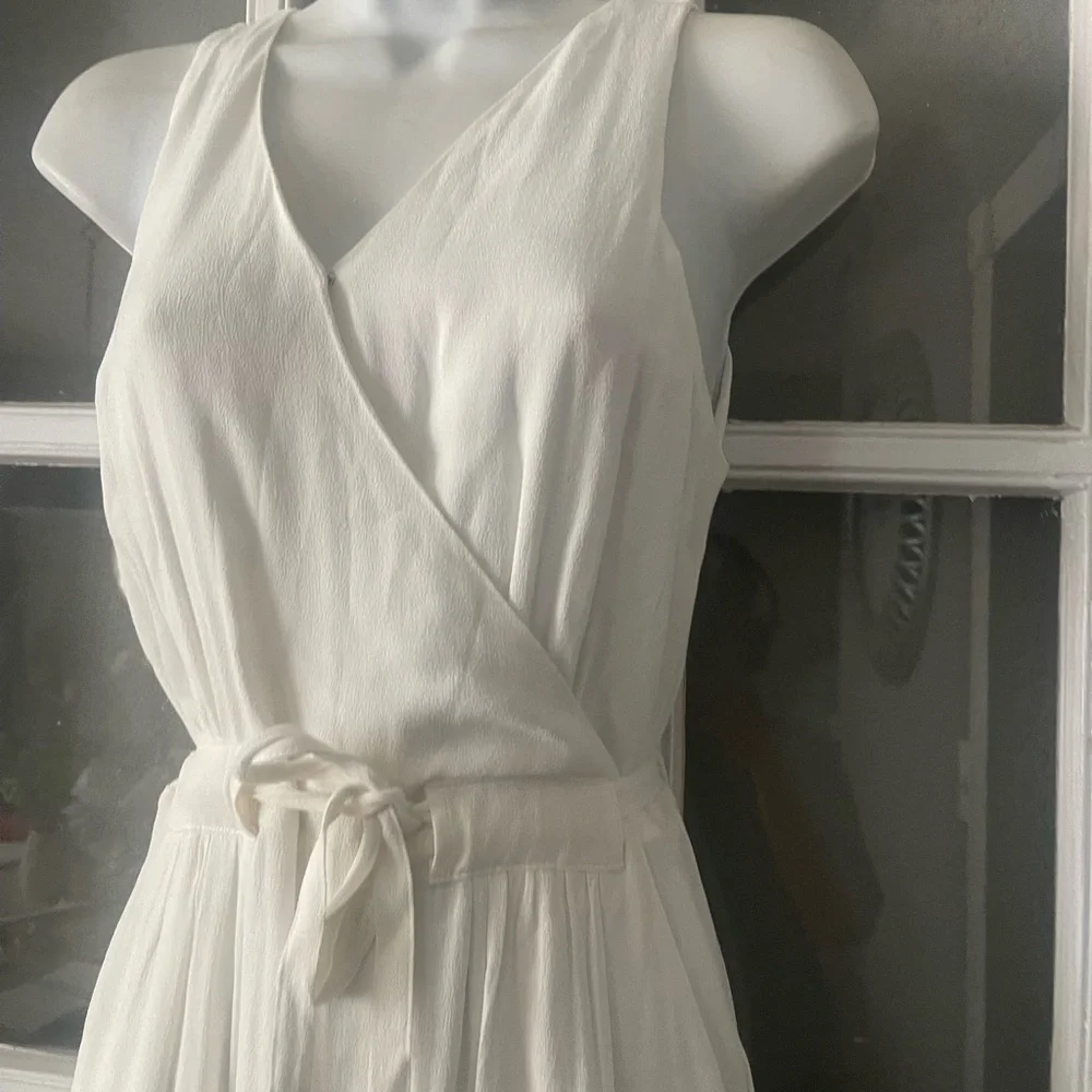 Greylin White Sleeveless‎ Jumpsuit